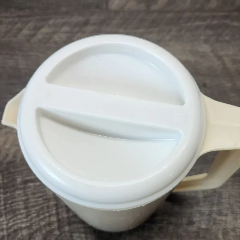 Vintage Rubbermaid #2445 Almond 2 1/4 Quart Pitcher w/ Slotted White Lid